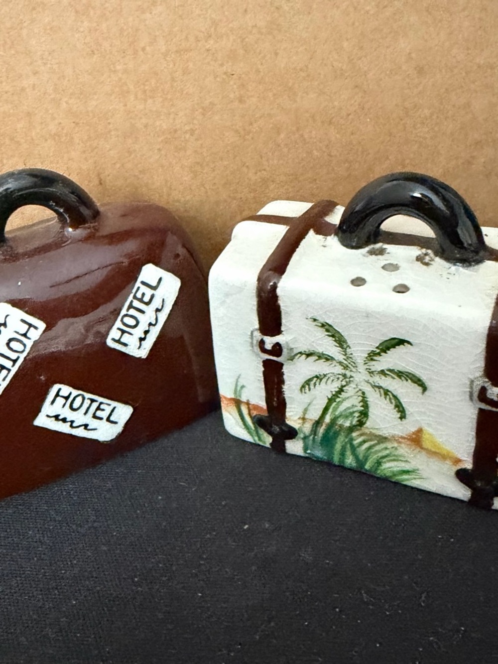 Vintage ceramic salt and pepper shakers shaped like travel luggage and suitcases - Picture 4 of 4